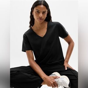 NWT Athleta 2X essental V-Neck Tee